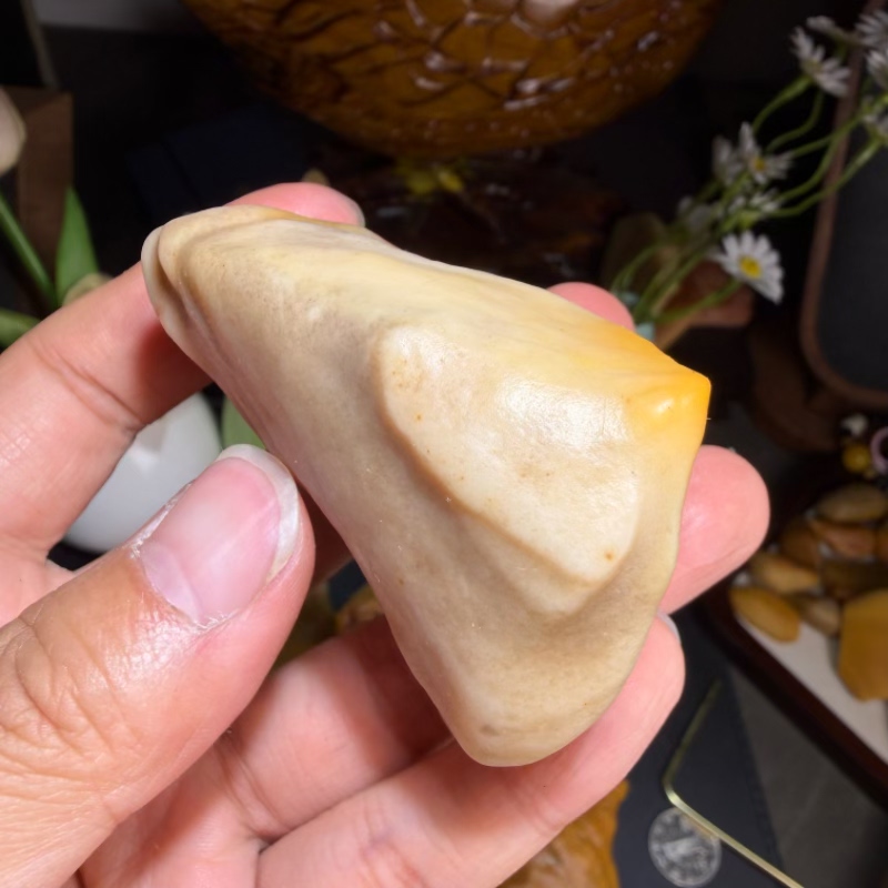 天然地表籽料油坨子螺旋纹沙漠漆原石把玩件重147克雕刻出精品料