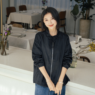 女装 新款 韫2024春季 立领抽绳光泽感宽松休闲拉链风衣外套 YUN