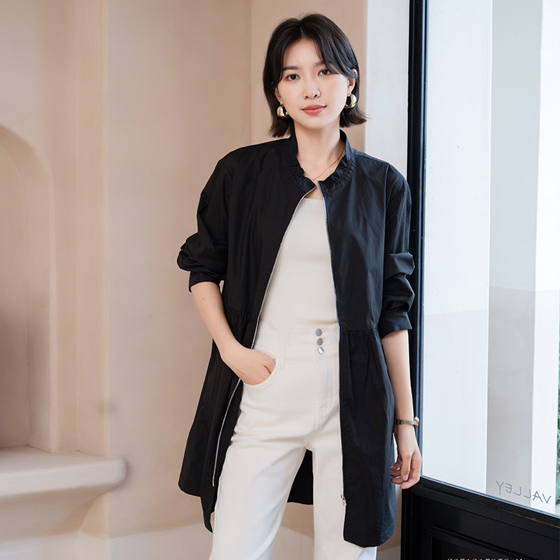 YUN韫2025秋季新品女宽松慵懒立领拉链纯色百搭经典风衣外套5958