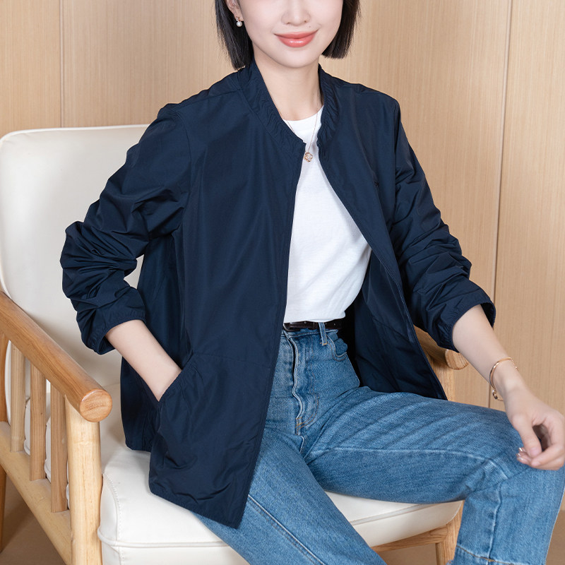 YUN韫2025秋季女装福利小众设计法式短款防风领拉链风衣外套15126