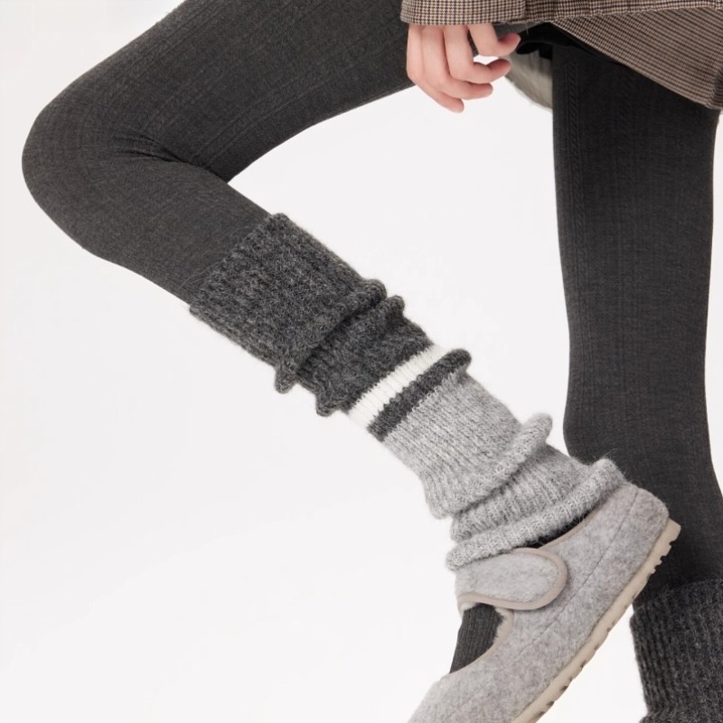 灰色拼接袜套配雪地靴堆堆袜秋冬条纹针织保暖加厚撞色袜子女