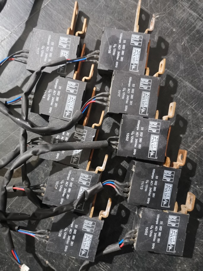 ABB施耐德软启动旁路接触器33 002 380 551 100A 240AC 12DC原装