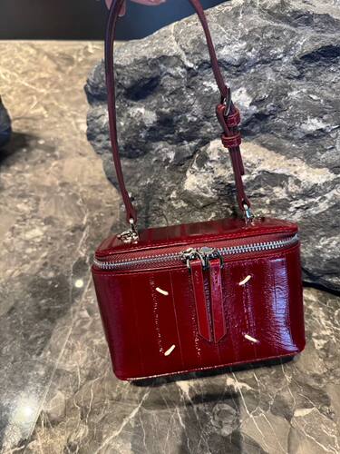 包包女2026新款真皮小众设计头层牛皮鳗鱼纹盒子包手提单肩斜挎包