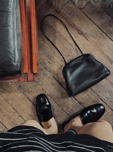 王菲同款小众设计包包女2025新款秋冬真皮单肩斜挎羊皮口金云朵包