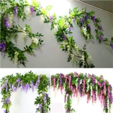 Вистерия и моделирование цветов поддельные цветы и виноградная лоза, запутанная потолочная гостиная.