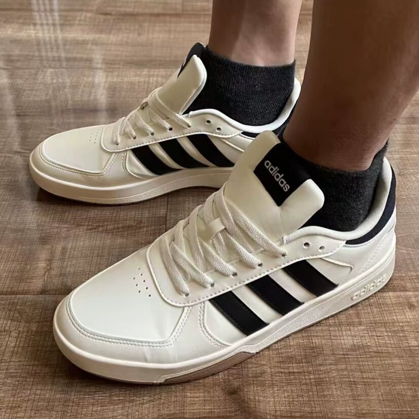 Adidas COURTBEAT 男款米黑色篮球风休闲百搭舒适低帮板鞋 KI6783