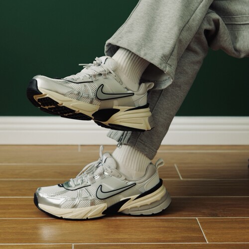 耐克V2kRun银灰低帮老爹鞋