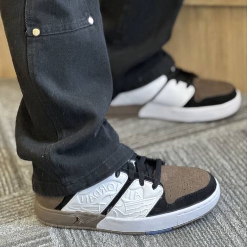 NIKE耐磨复古篮球鞋男款黑白棕