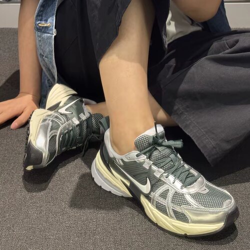 Nike V2K Run男款灰绿时尚舒适百搭耐磨低帮生活休闲鞋HJ4497-300