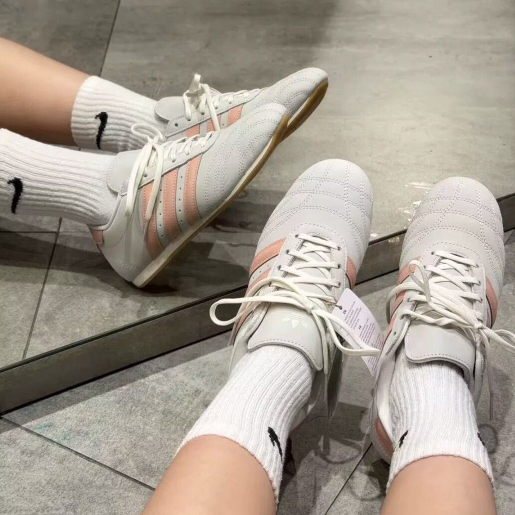 Adidas originals Taekwondo 女款灰色舒适柔软低帮训练鞋 JQ4312图片