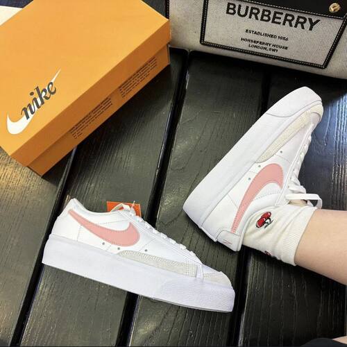 Nike女款白色防滑耐磨低帮板鞋