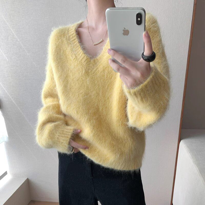 秋季新款黄色V领毛茸茸羊毛混纺暖乎乎的高级感套头毛衣女