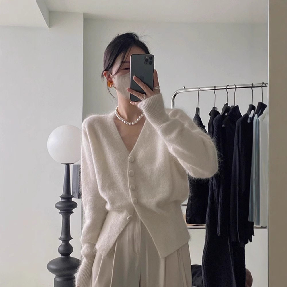 白色V领针织开衫女早秋气质内搭毛衣收腰显瘦打底衫独特别致上衣