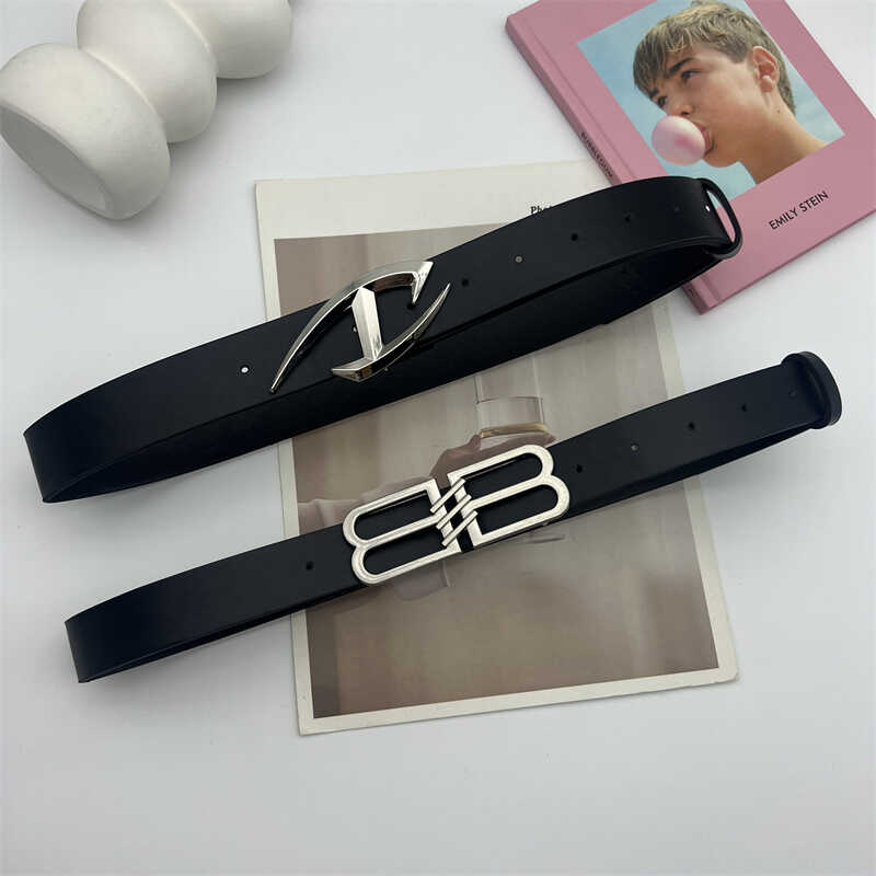 腰带搭配牛仔裤子收腰带黑色时尚