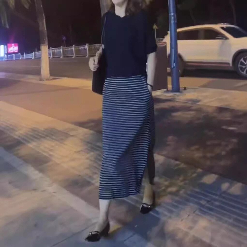 24898大爱美依缘2026秋季新款简约宽松长袖上衣条纹开叉半身裙女