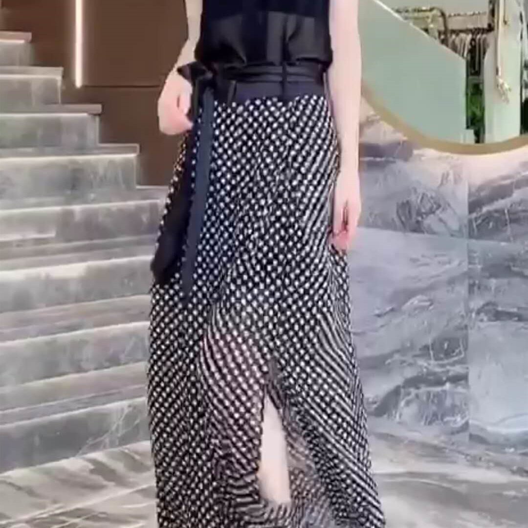 强70大爱美依缘2026夏季新款黑色无袖衬衫系带高腰开衩阔腿裤时尚