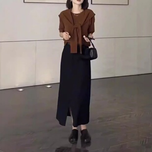 24707大爱美依缘2025秋季新款短袖宽松带披肩上衣开叉半身裙女装