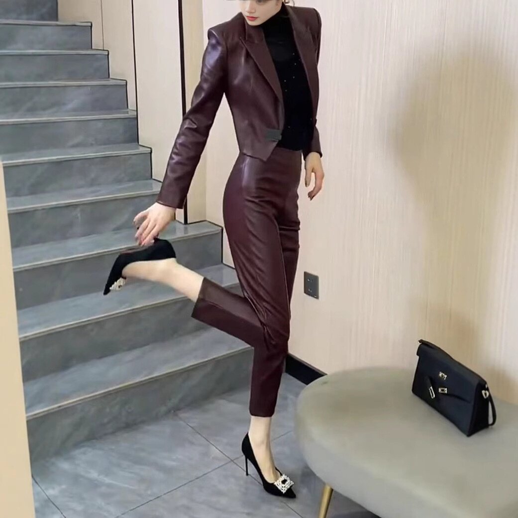 8771075大爱美依缘2026秋季新款御姐风西装领短款皮夹克小脚裤女