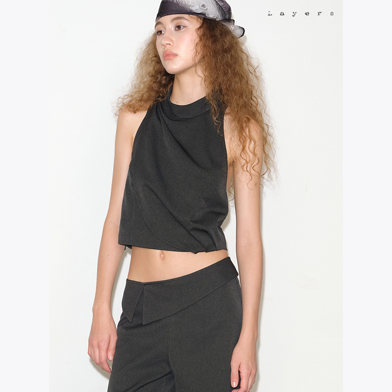 黑色拼接褶裥无袖飘带上衣