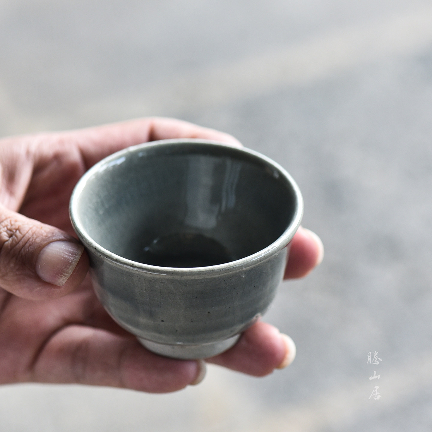云南柴烧土陶茶杯复古手工粗陶品茗杯草木灰釉冰裂开片普洱铃铛杯