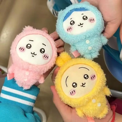 自嘲chiikawa伊卡小八小脚站姿毛绒挂件公仔包超软挂饰可可批