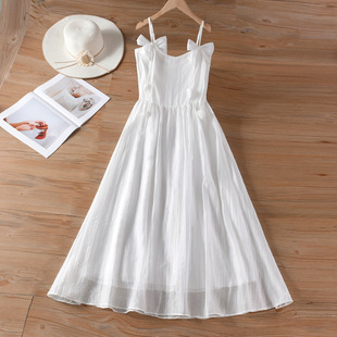 纯白度假风连衣裙女设计感蝴蝶结花苞收腰显瘦吊带裙可扎染白胚