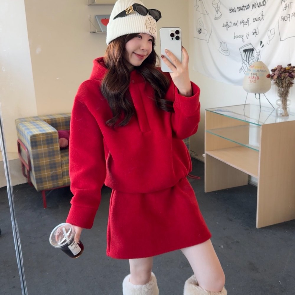 实拍实价加绒加厚红色连帽卫衣套装女2025年羊绒两件套毛衣半身裙