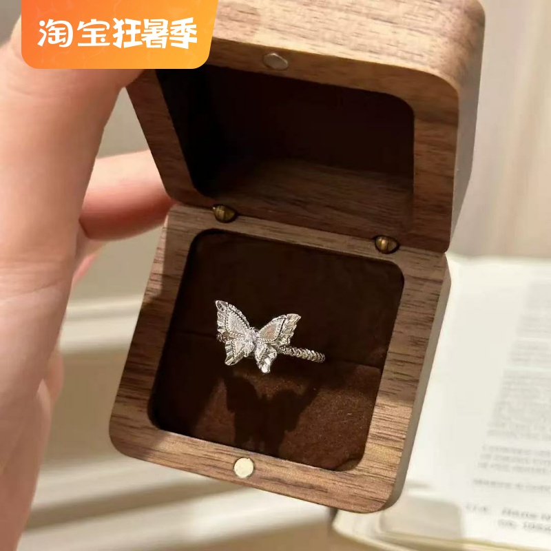 le戒指一百只蝴蝶在肚中翩翩起舞