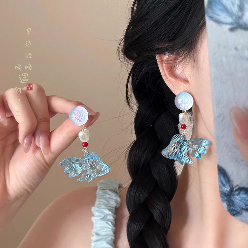 多巴胺蓝色金鱼珍珠耳钉女夏日海边度假风耳环独特绝美设计感耳饰