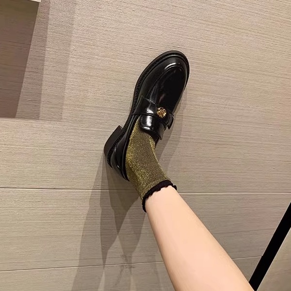 一脚蹬粗跟乐福配袜子小皮鞋女