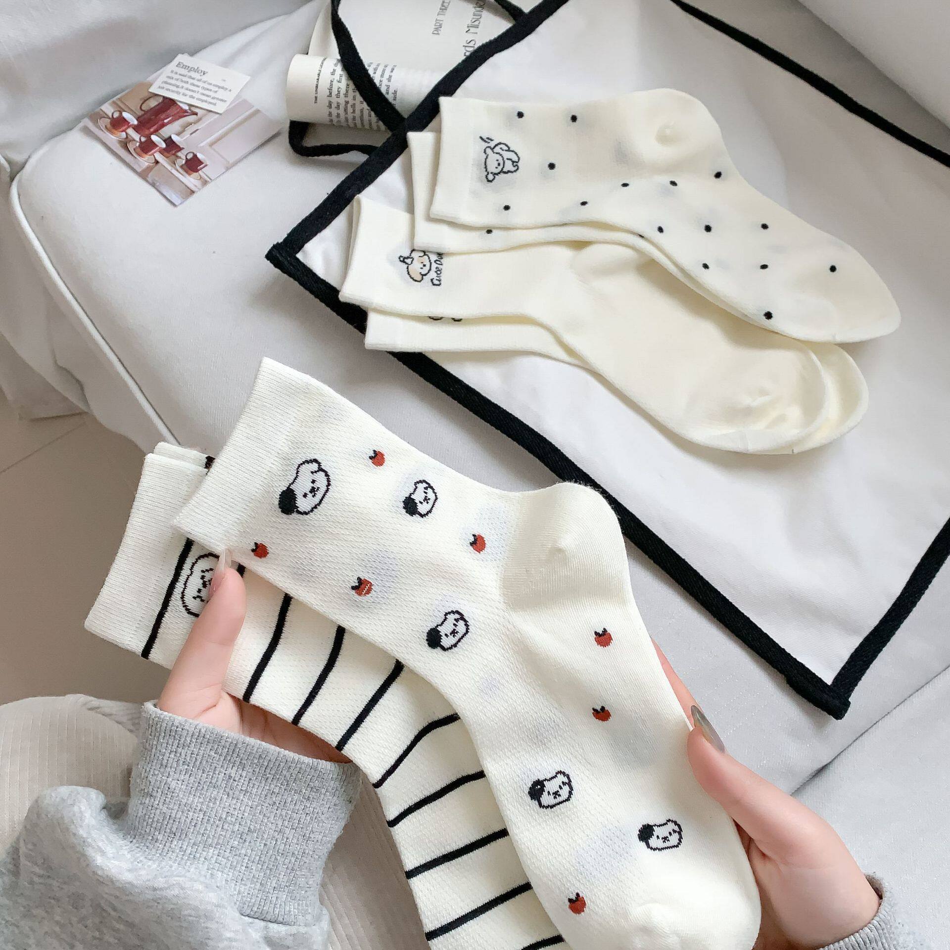 新款白色袜子女中筒袜纯棉可爱春秋季款ins潮卡通日系网眼透气袜