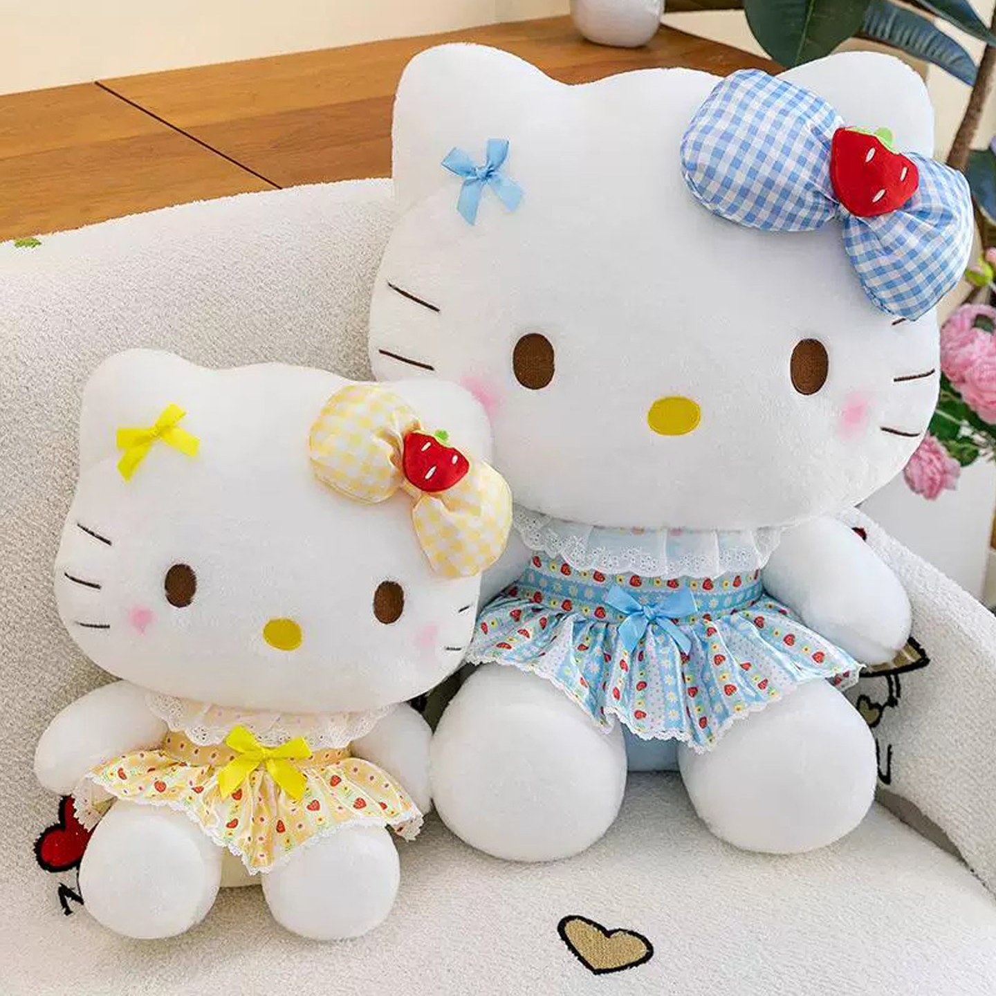 新款小猫咪草莓KT猫公仔可爱布偶哈喽毛绒玩具大号女孩生日礼物
