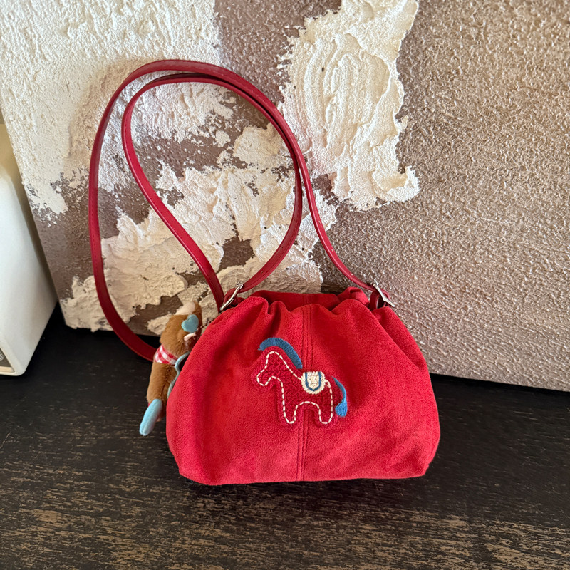 红色手机包女斜挎新款时尚百搭超轻简约小包包女精致外出手提女包,箱包皮具/热销女包/男包,时尚帆布包,淘宝优惠券,粉丝福利购,淘宝优惠卷