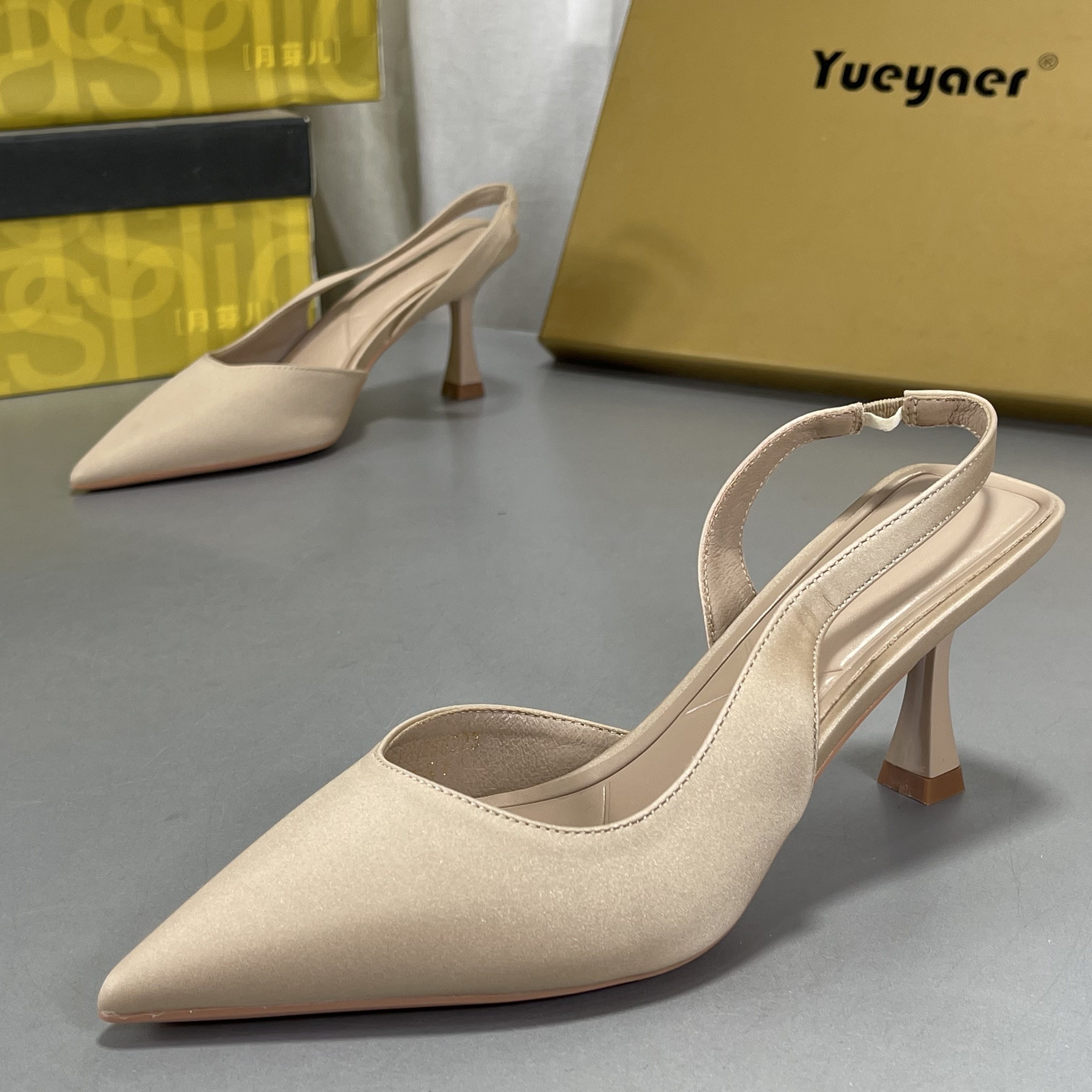 月芽儿品牌撤柜断码女鞋2026夏季辛苦包头中跟后空凉鞋时尚女凉鞋,女鞋,时装凉鞋,淘宝优惠券,粉丝福利购,淘宝优惠卷