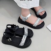 一字带配裙子仙女风踩屎感沙滩鞋 新款 女2026夏季 真皮水钻厚底凉鞋