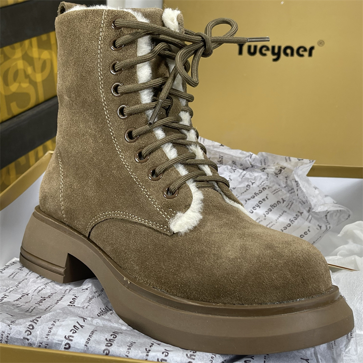 月芽儿雪地靴女皮毛一体冬季加绒保暖磨砂牛皮圆头厚底真皮马丁靴