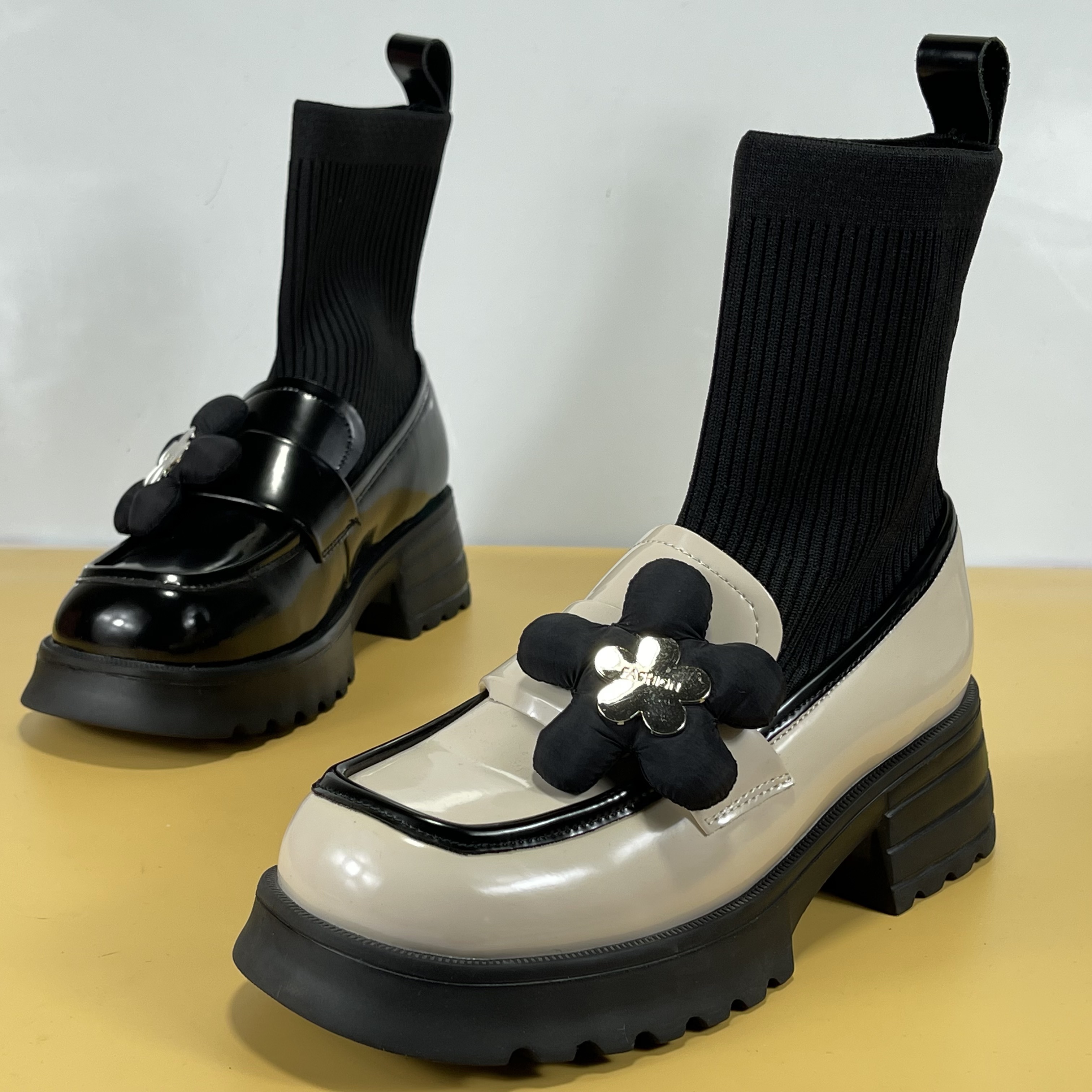 真皮学院风弹力袜靴乐福鞋女秋冬新款轻便厚底增高英伦风瘦瘦靴