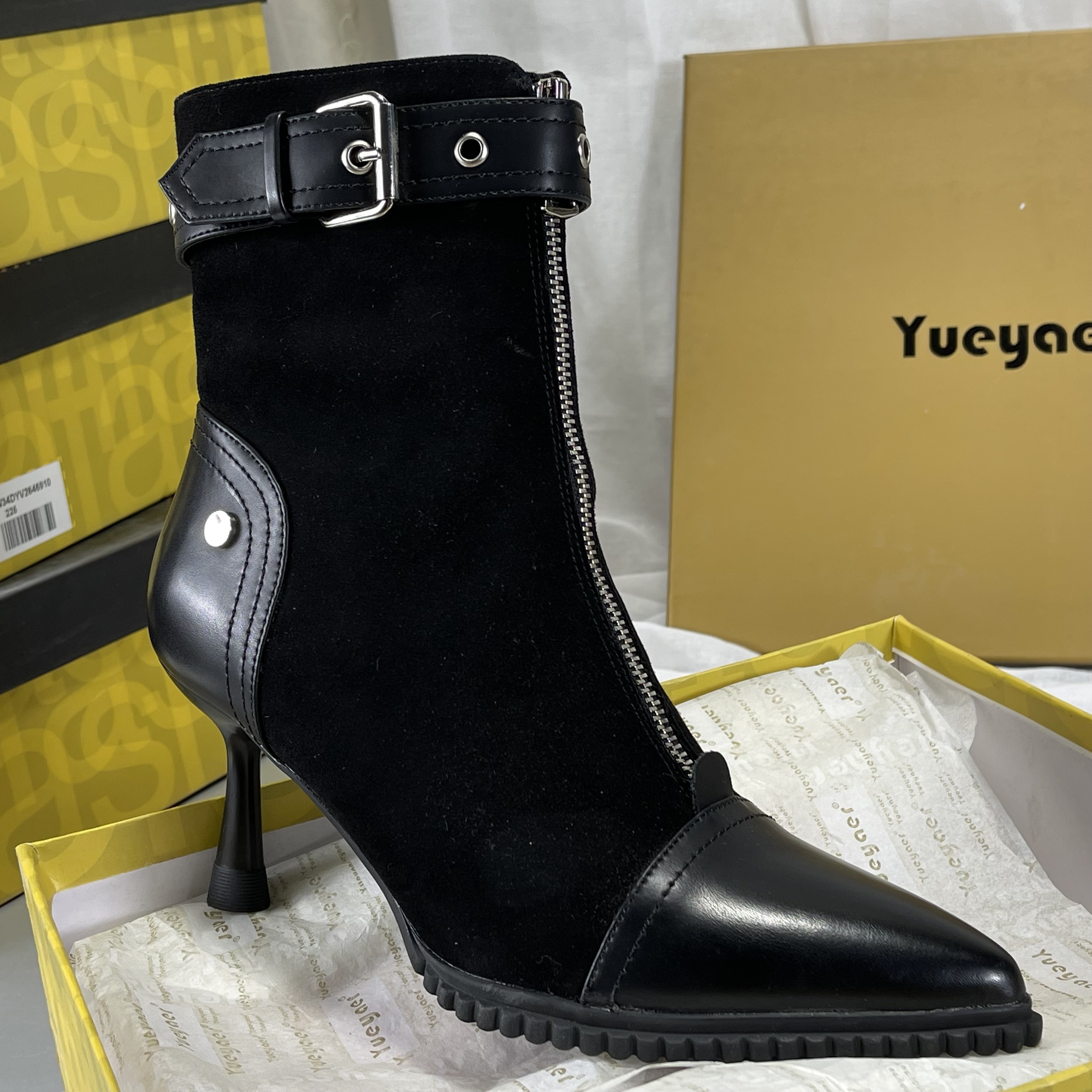 月芽儿加绒法式真皮2025冬季尖头皮带扣拉链短靴女高跟细跟瘦瘦靴