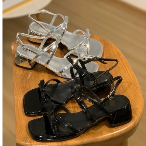 品牌女鞋漆皮仙女风凉鞋2026新款夏季法式蝴蝶结中跟粗跟外穿百搭