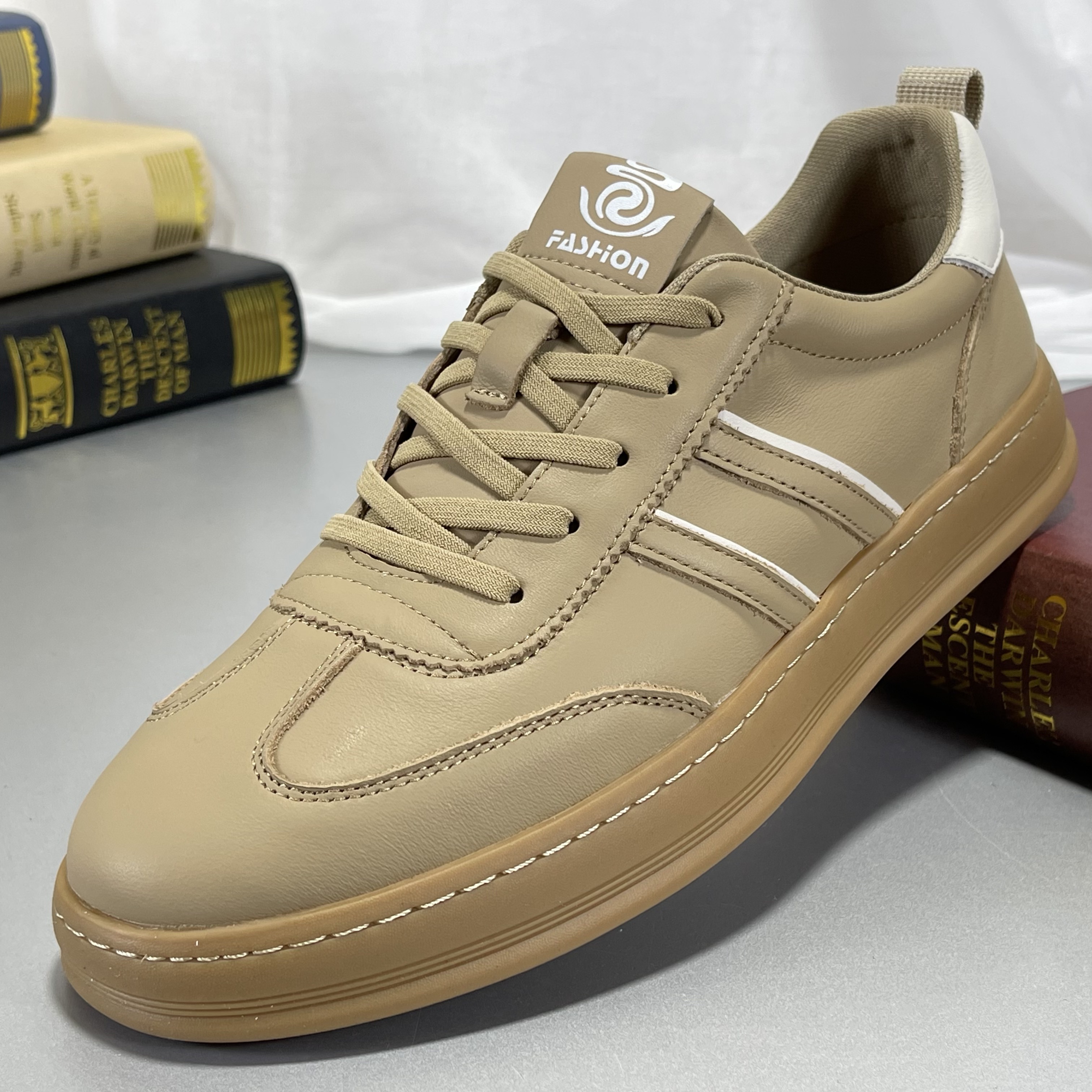 品牌男鞋头层牛皮板鞋2025秋季真皮复古德训鞋低帮休闲鞋简约单鞋