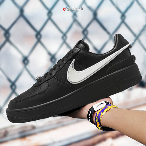 Nike耐克耐磨低帮耐磨板鞋