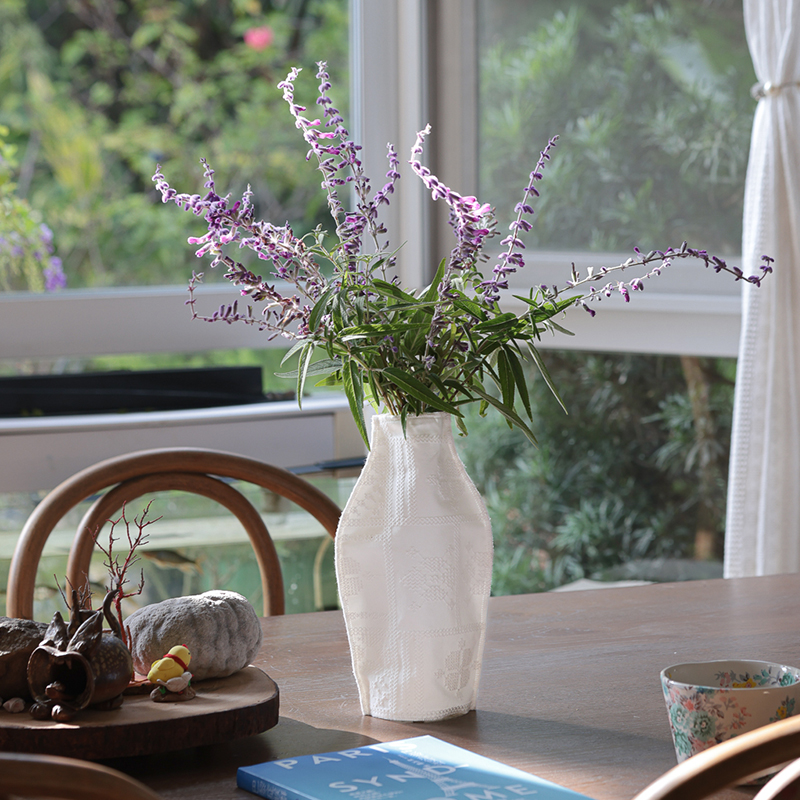 红酒瓶饮料瓶秒变花瓶节日氛围感