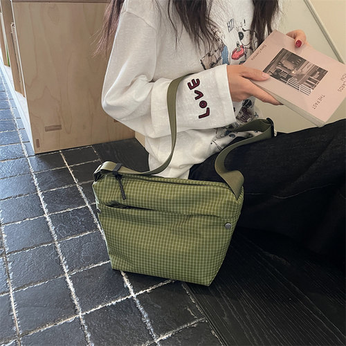 日系格纹防水尼龙布单肩包百搭多隔层轻便通勤包休闲简约斜挎包女