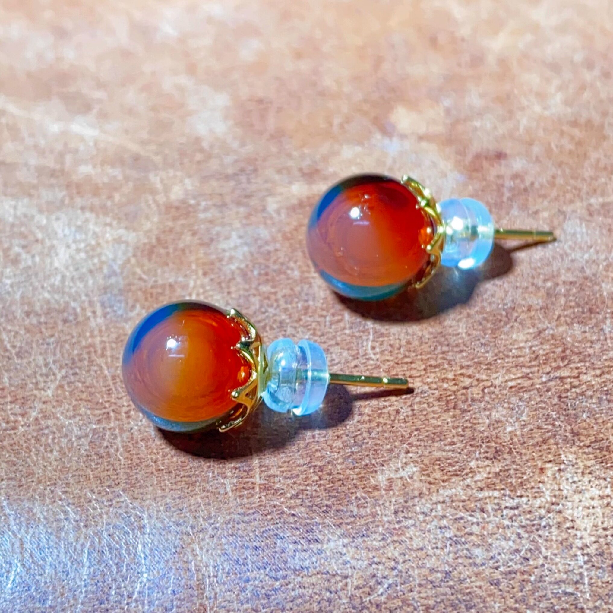 天然墨西哥红蓝珀圆珠耳钉经典简约花托血珀琥珀耳饰素款