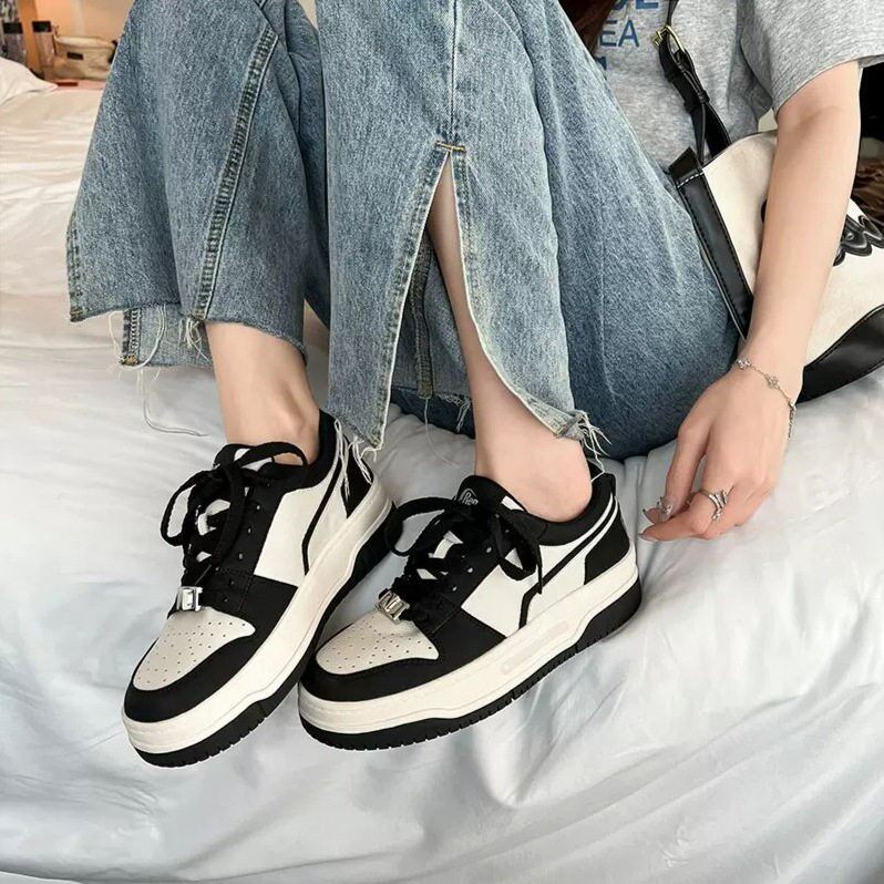 韩国小个子内增高厚底小白鞋女2026春季网红休闲黑白运动熊猫板鞋