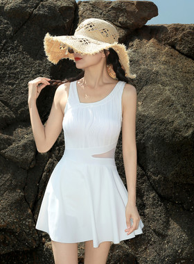 白色爆款连体泡温泉泳衣女款高级感2025年新款遮肚女士游泳装