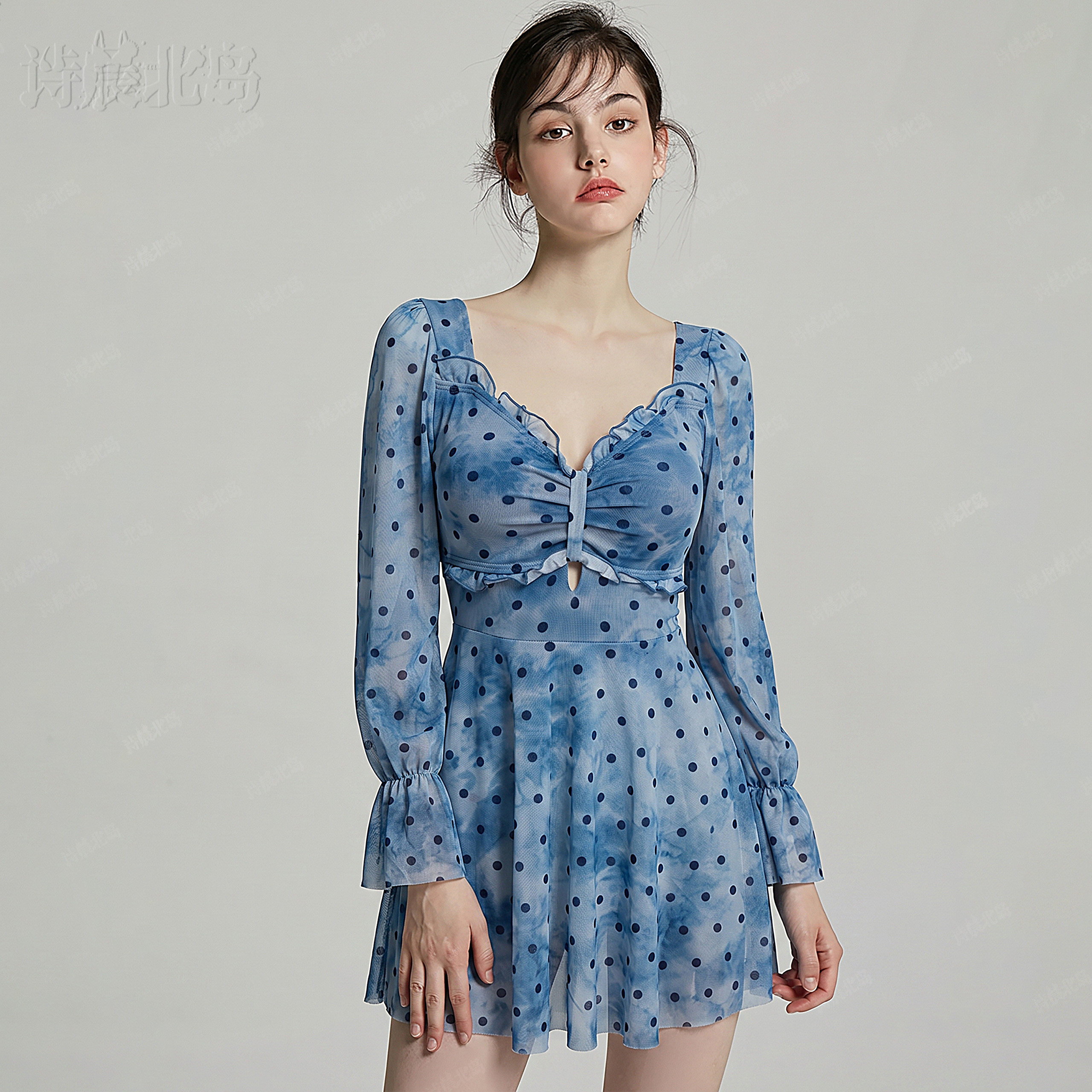 泳衣女连体显瘦长袖泳衣蓝色波点泳衣裙式平角泡泡袖收腰显瘦度假