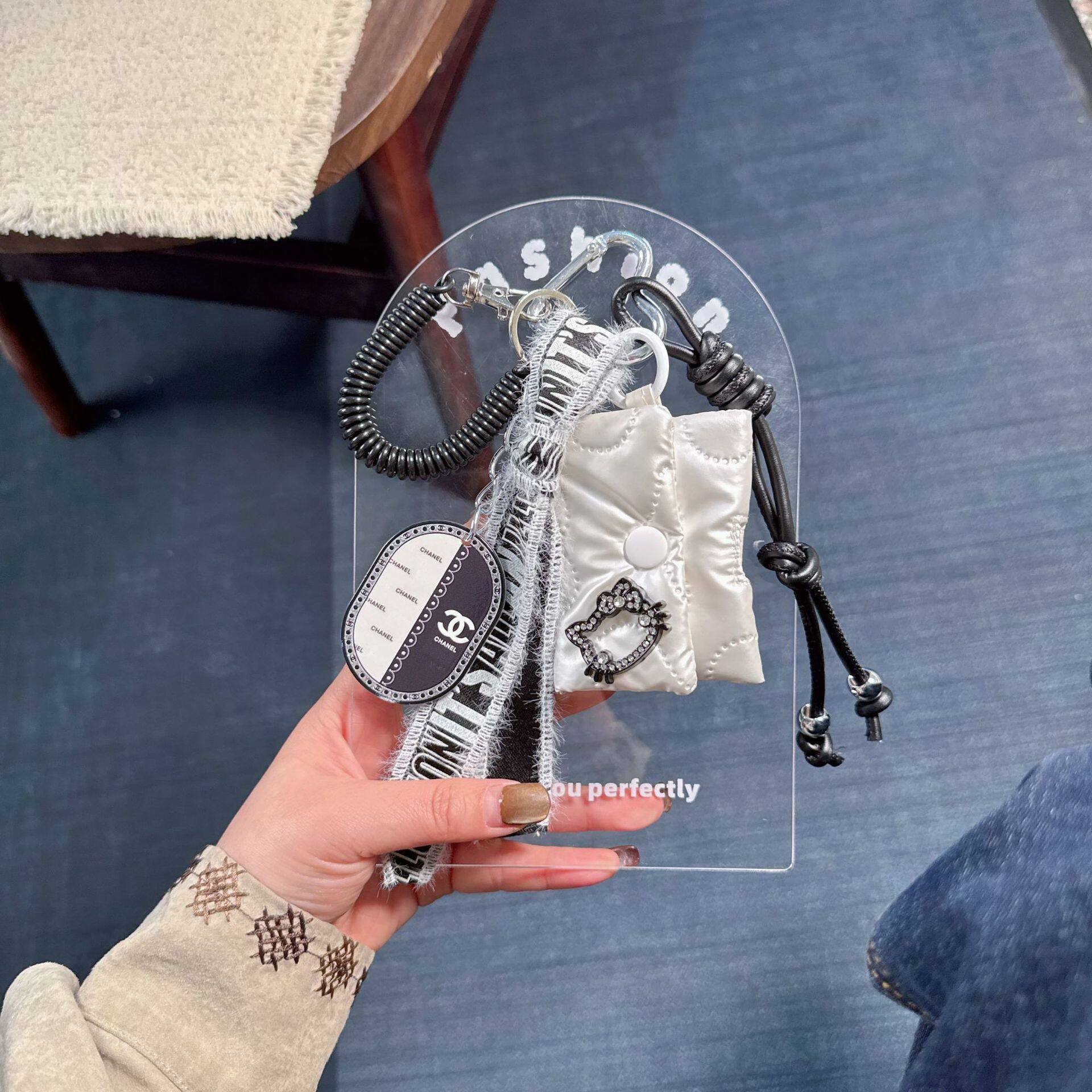 2026miu系新款轻奢高级感包包小挂件时尚个性女生小众钥匙扣饰品