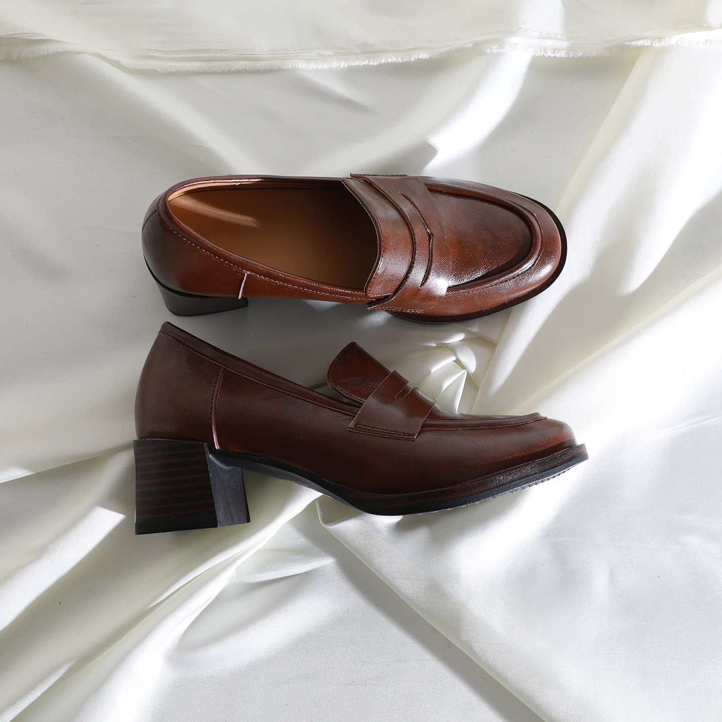 莲花府邸2026春季时尚单鞋英伦深口一脚蹬通勤百搭粗跟牛皮工作鞋,女鞋,深口单鞋,淘宝优惠券,粉丝福利购,淘宝优惠卷