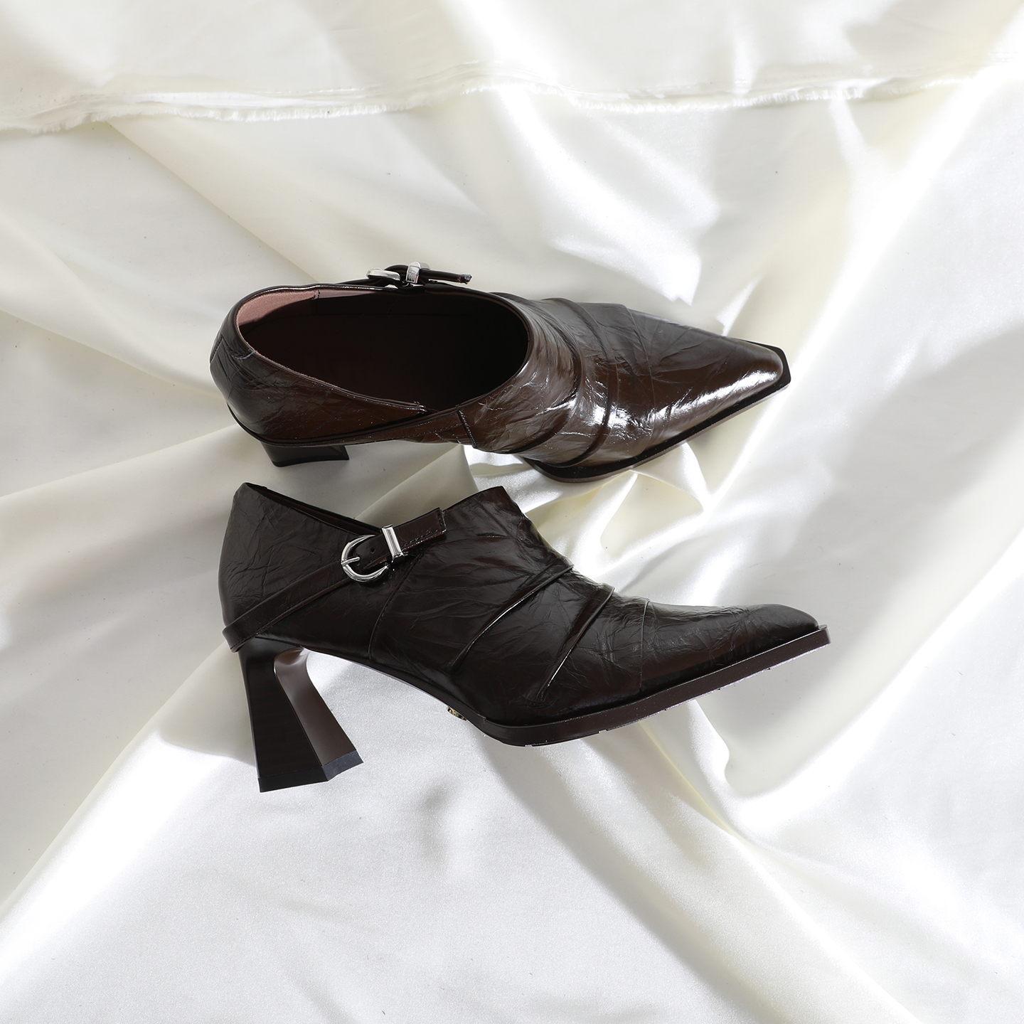 莲花府邸时尚气质粗跟皮带扣简约